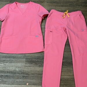 Figs Pink Scrub Set with Yellow Drawstring size small